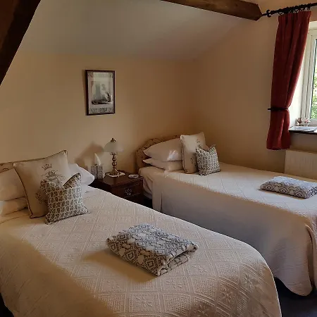 לינה וארוחת בוקר Kiln Hill Barn 4*